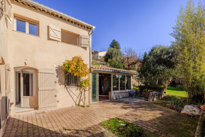 House for sale in CHATEAUNEUF-GRASSE  - 4 rooms - 105 m² 
