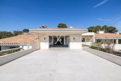 Apartment for sale in CAGNES-SUR-MER  - 4 rooms - 141 m² 