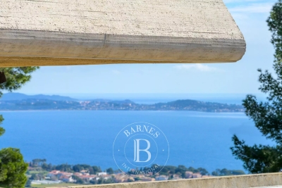 House for sale in CARQUEIRANNE  - 8 rooms - 314 m² 