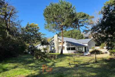 Maison à vendre à ST PALAIS SUR MER Sud - 6 pièces - 218 m² 