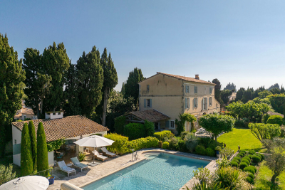 Maison à vendre à GRAVESON  - 7 pièces - 390 m² 