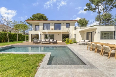 Maison à vendre à CANNES Le Riou - 6 pièces - 247 m² 