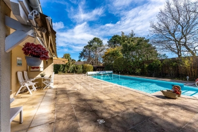 House for sale in LA TESTE-DE-BUCH  - 6 rooms - 192 m² 