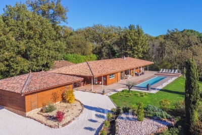 Maison à vendre à BAGNOLS-EN-FORÊT  - 10 pièces - 267 m² 