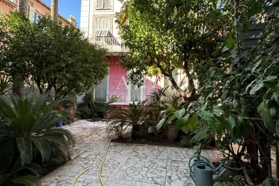 Maison à vendre à NICE Tnl-Beaumont - 8 pièces - 200 m² 