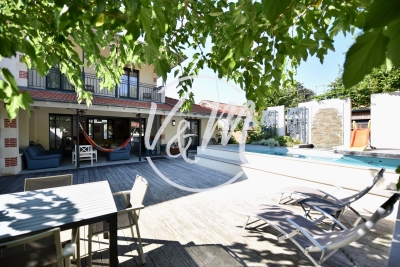 Maison &agrave; vendre &agrave; ANDERNOS-LES-BAINS  - 7 pi&egrave;ces - 238 m&sup2; 