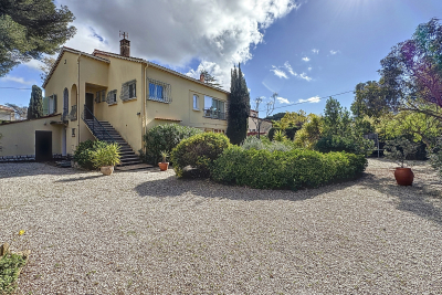 Maison &agrave; vendre &agrave; SIX-FOURS-LES-PLAGES  - 7 pi&egrave;ces - 166 m&sup2; 