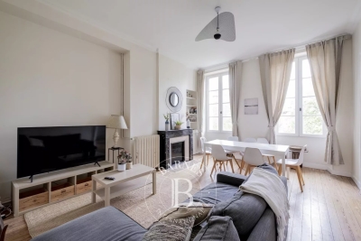 Maison à vendre à BORDEAUX Le Bourg - 12 pièces - 333 m² 