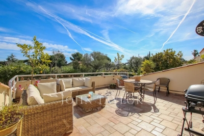 Appartement &agrave; louer &agrave; CAP D'ANTIBES  - 3 pi&egrave;ces - 86 m&sup2; 