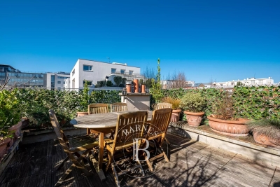 Appartement à vendre à COURBEVOIE  - 7 pièces - 225 m² 