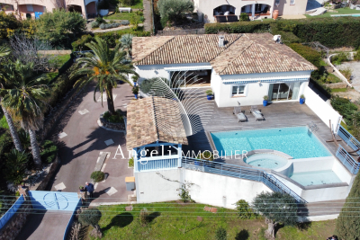 Maison à vendre à ST-AYGULF  - 5 pièces - 200 m² 