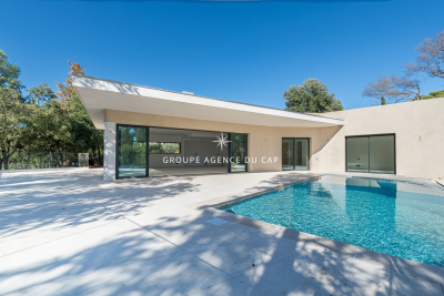 Maison à vendre à ST-RAPHAËL Peyron-Saint Sebastien - 5 pièces - 200 m² 