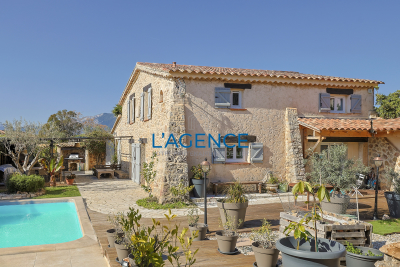 Maison à vendre à CARQUEIRANNE  - 6 pièces - 153 m² 