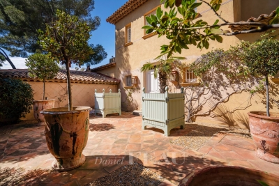 Maison à vendre à RAYOL-CANADEL-SUR-MER  - 9 pièces - 461 m² 