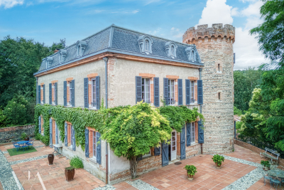 Maison à vendre à MAUZAC  - 9 pièces - 309 m² 