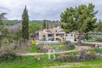 Maison à vendre à MANOSQUE Esparron-de-Verdon - 15 pièces - 308 m² 