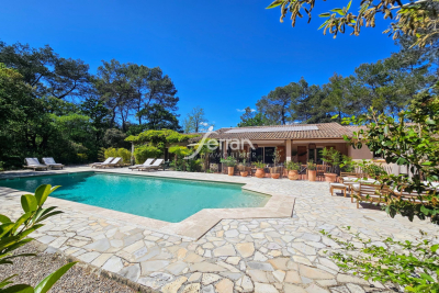 Maison &agrave; vendre &agrave; LES ARCS-SUR-ARGENS  - 7 pi&egrave;ces - 200 m&sup2; 