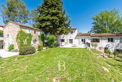 Maison &agrave; vendre &agrave; VALBONNE  - 12 pi&egrave;ces - 420 m&sup2; 