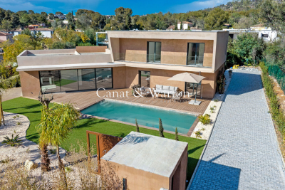 Maison à vendre à ST-RAPHAËL Peyron-Saint Sebastien - 6 pièces - 287 m² 