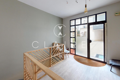 Commerce à vendre à PARIS 8EME Seine et Berges 2 - 9 pièces - 243 m² 