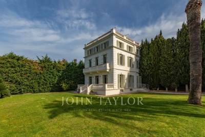 Maison &agrave; vendre &agrave; ANTIBES  - 8 pi&egrave;ces - 195 m&sup2; 