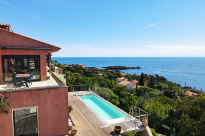 Maison à vendre à ST-RAPHAËL Peyron-Saint Sebastien - 7 pièces - 215 m² 