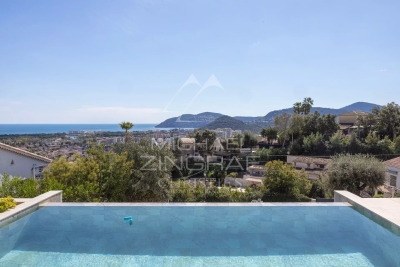 Maison à vendre à MANDELIEU-LA-NAPOULE Le Roc Fleuri-Capitou (Jeanne d'Arc) - 6 pièces - 136 m² 