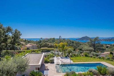 Maison à vendre à ST-RAPHAËL Nord Rn7 - 7 pièces - 310 m² 