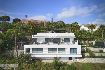 Maison à vendre à CANNES Saint-Mathieu - 6 pièces - 290 m² 