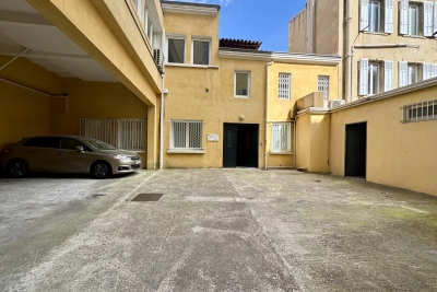 Commerce à vendre à MARSEILLE 6EME Font Blanche-Repos - 4 pièces - 133 m² 