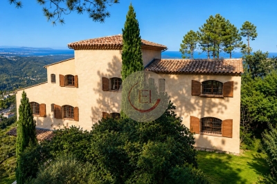Maison &agrave; vendre &agrave; MANDELIEU-LA-NAPOULE  - 6 pi&egrave;ces - 241 m&sup2; 