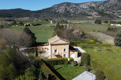 Maison à vendre à MALAUCÈNE Montfavet Pericentre - 7 pièces - 200 m² 