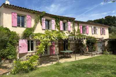 House for sale in SANARY-SUR-MER  - 6 rooms - 164 m&sup2; 