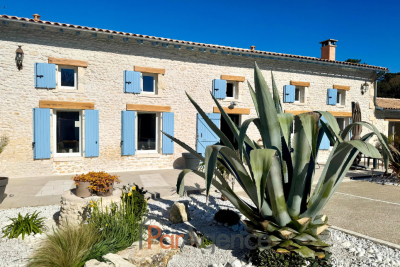 Maison à vendre à ST PALAIS SUR MER Sud - 6 pièces - 189 m² 