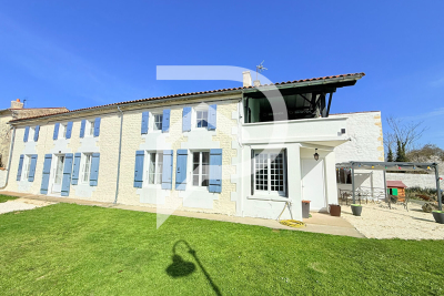 Maison à vendre à ST FELIX Sud - 6 pièces - 216 m² 