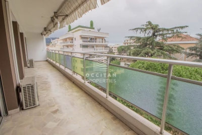 Appartement à vendre garage ou cave terrasse antibes