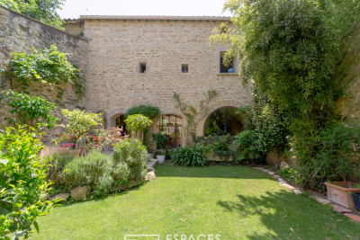 Maison à vendre à AIGUES-VIVES Saint-Maximin - 9 pièces - 245 m² 