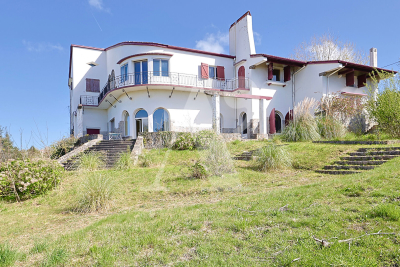 Maison à vendre à ST-JEAN-DE-LUZ  - 12 pièces - 700 m² 