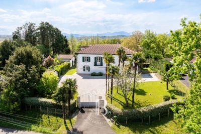 Maison à vendre à MOUGUERRE  - 8 pièces - 243 m² 