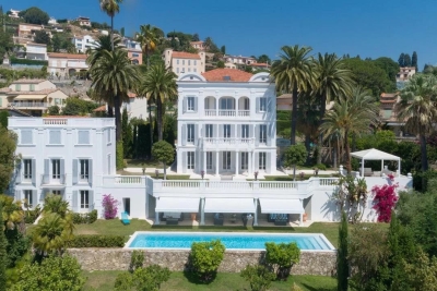 Maison à louer à GOLFE JUAN  - 8 pièces - 720 m² 