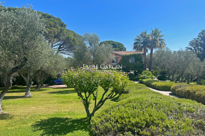 Maison à vendre à MOUGINS  - 9 pièces - 390 m² 