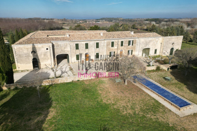 Maison à vendre à VAUVERT  - 14 pièces - 590 m² 