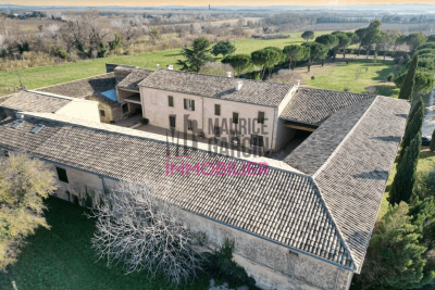 Maison &agrave; vendre &agrave; VAUVERT  - 14 pi&egrave;ces - 590 m&sup2; 