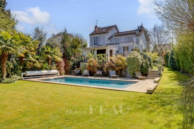 Maison à vendre à LA CELLE ST CLOUD  - 7 pièces - 300 m² 