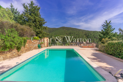 House for sale in LA LONDE-LES-MAURES Village - 7 rooms - 188 m² 