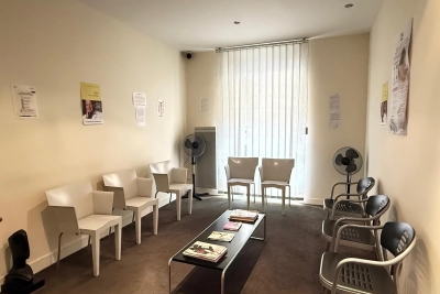 Commerce à vendre à PARIS 17EME Seine et Berges 2 - 5 pièces - 122 m² 