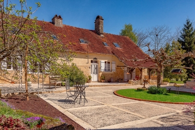 Maison &agrave; vendre &agrave; EYZIES DE TAYAC SIREUIL  - 16 pi&egrave;ces - 400 m&sup2; 