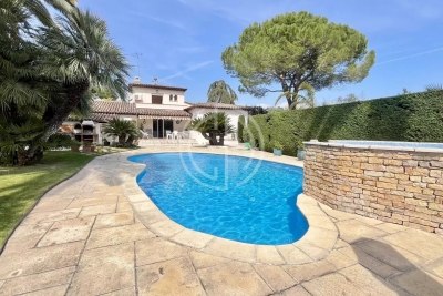 Maison à vendre à MOUGINS  - 5 pièces - 204 m² 