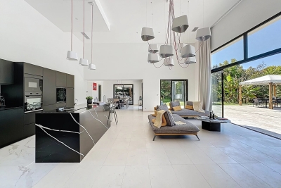 Maison &agrave; vendre &agrave; ROQUEFORT-LES-PINS  - 6 pi&egrave;ces - 260 m&sup2; 