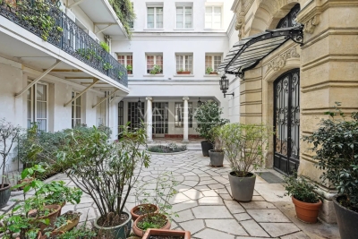 Apartment for sale in PARIS 7EME Invalides - 5 rooms - 95 m&sup2; 